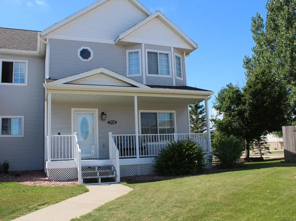 2724 34th Ave S, Fargo, ND 58104