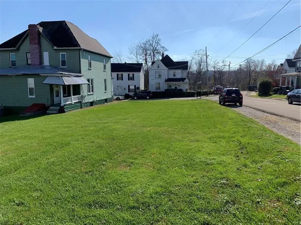 26 Moyer Ave, Scottdale, PA 15683
