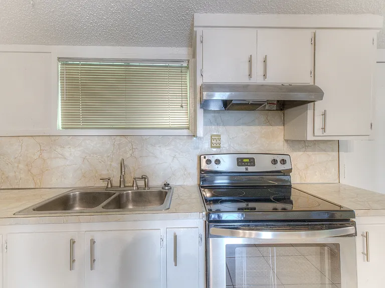 2234 N Main St — Photo 4
