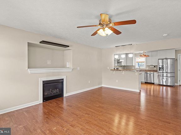 4th image of 315 Rustic Ave