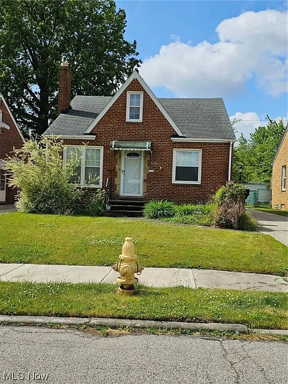 8203 Deerfield Dr photo 1