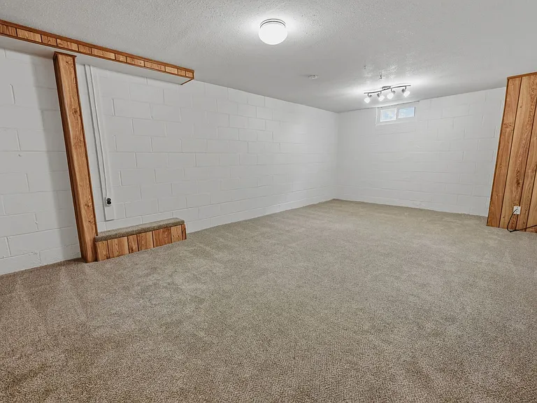 212 E Minnesota St — Photo 8