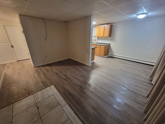 3rd image of 901 Lathrop St APT 6
