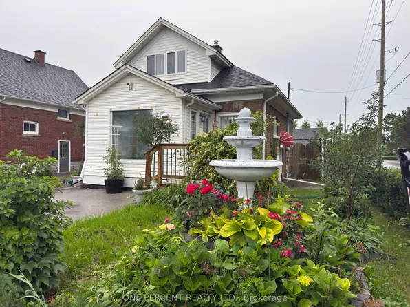 5977 Saint Marys St, Niagara Falls, ON L2J 1B8