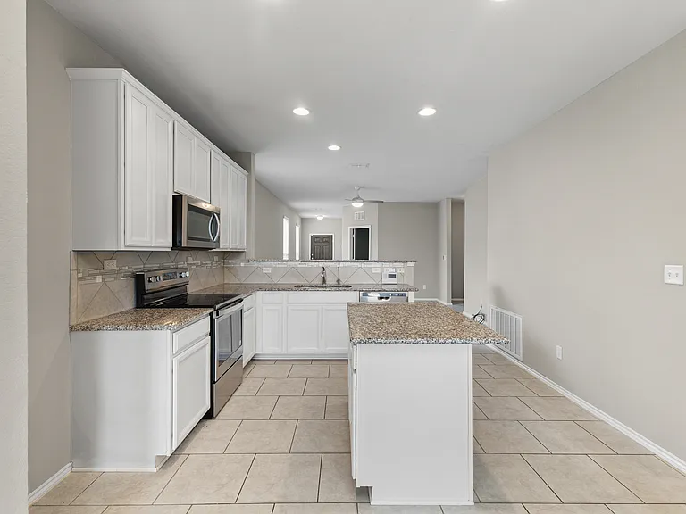 10719 Noble Cyn — Photo 22