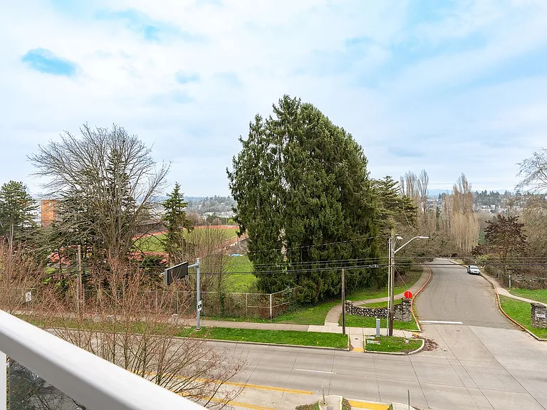 Fairway Apartments — Photo 17