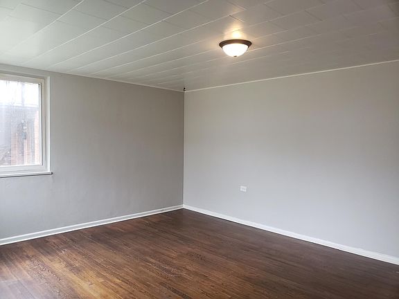 2nd image of 21 Flanders Ln #21