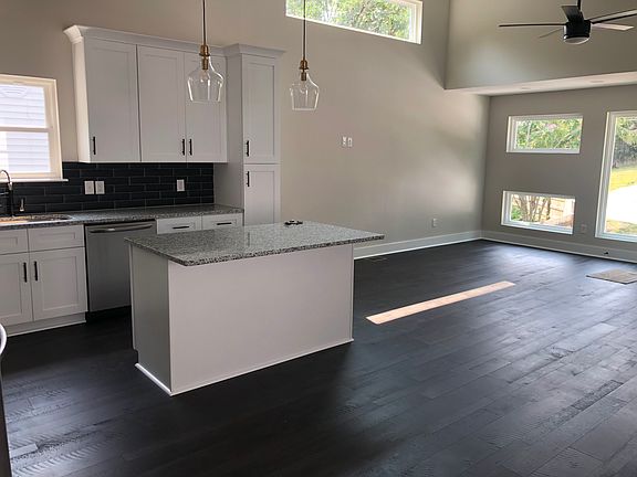 3rd image of 2400 Lloyd Ave