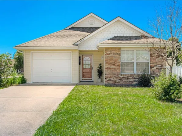 104 Blue Branch Cir, Grain Valley, MO 64029