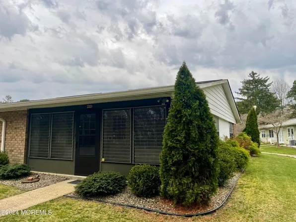 22D Yorkshire Court, Manchester, NJ 08759