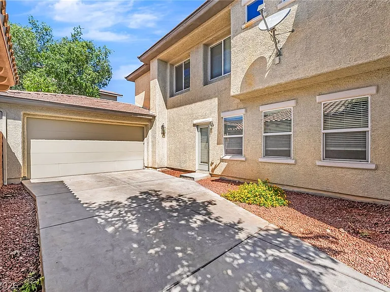 2155 Spurs Ct — Photo 2