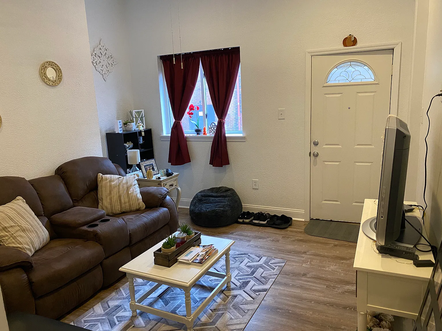 3 bed, 2.5 bath, 1352 sqft, $2,025 — Photo 3