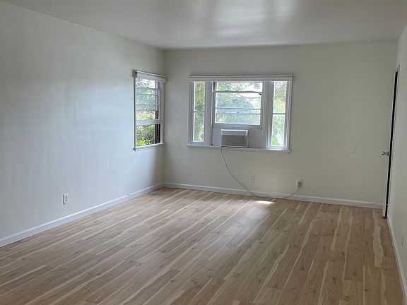 2nd image of 4425 Florida St