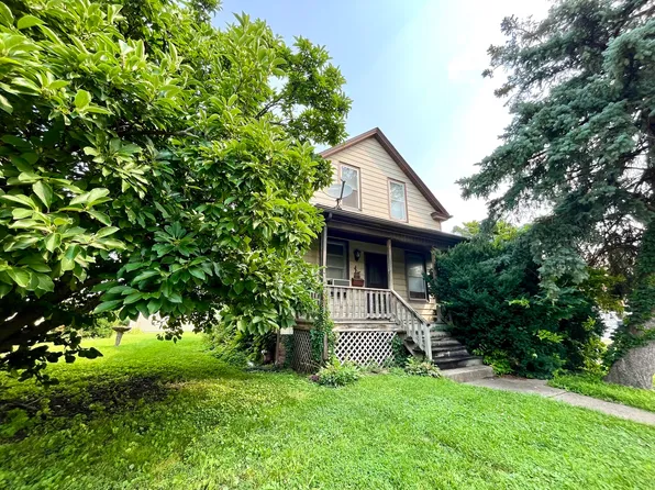8034 W 42nd St, Lyons, IL 60534