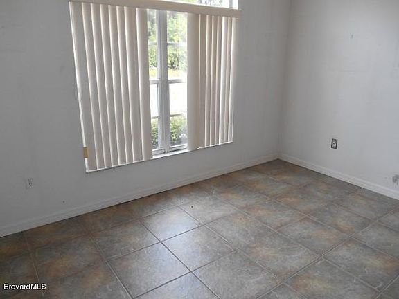5th image of 175 Vin Rose Cir SE