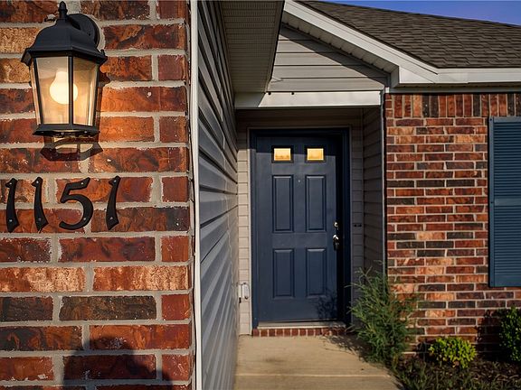 2nd image of 1151 E Sparrow Cir