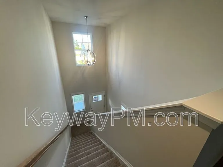 651 Manitou Cir — Photo 9