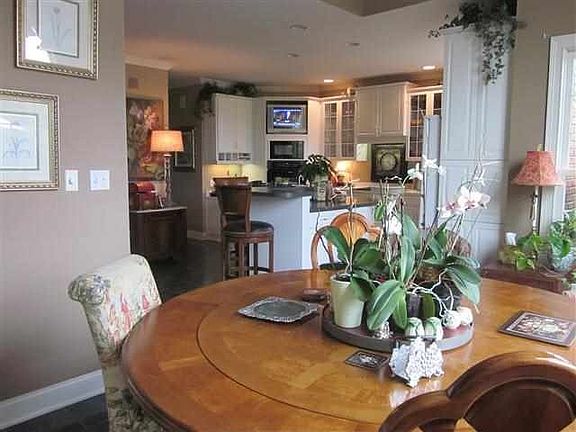 5th image of 934 Kensington Way