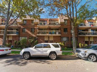 71-18 162nd St #1, Fresh Meadows, NY 11365