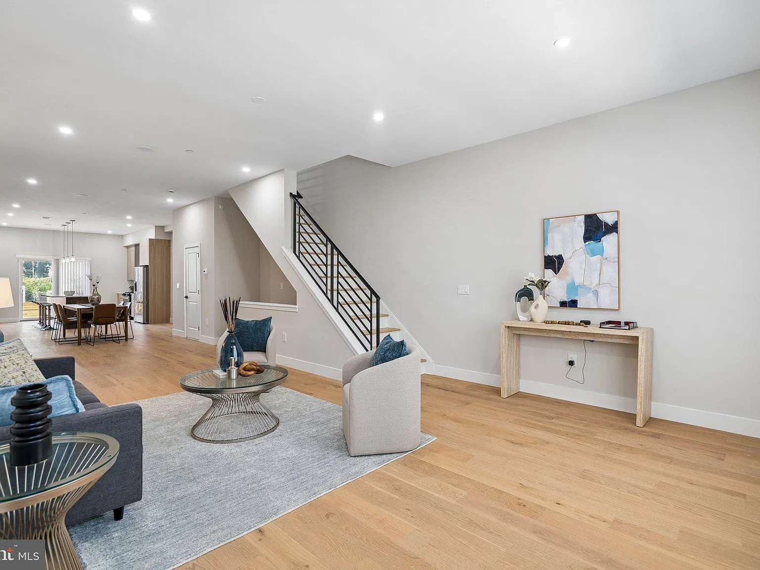 4 bed, 3.5 bath, 3700 sqft, $3,500 — Photo 3