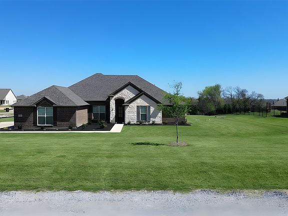 2nd image of 736 Majors Rd