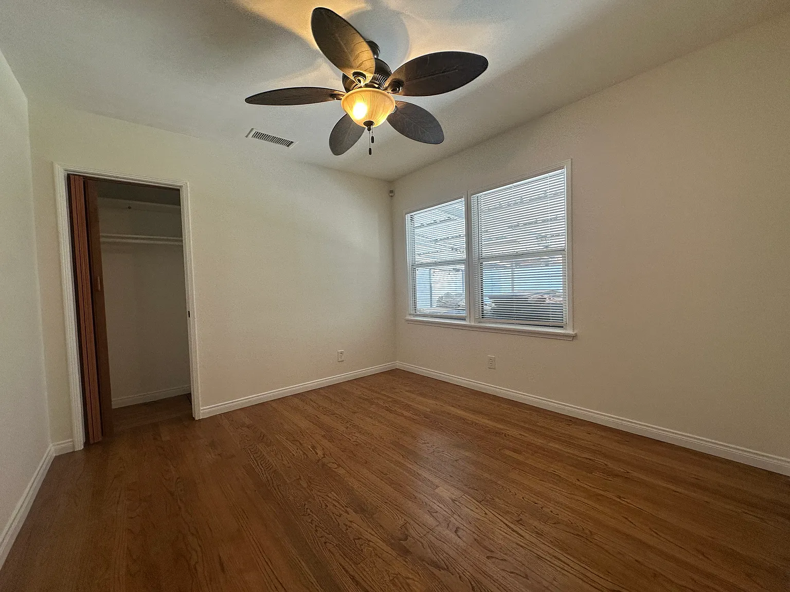3 bed, 1062 sqft, $4,700 — Photo 4