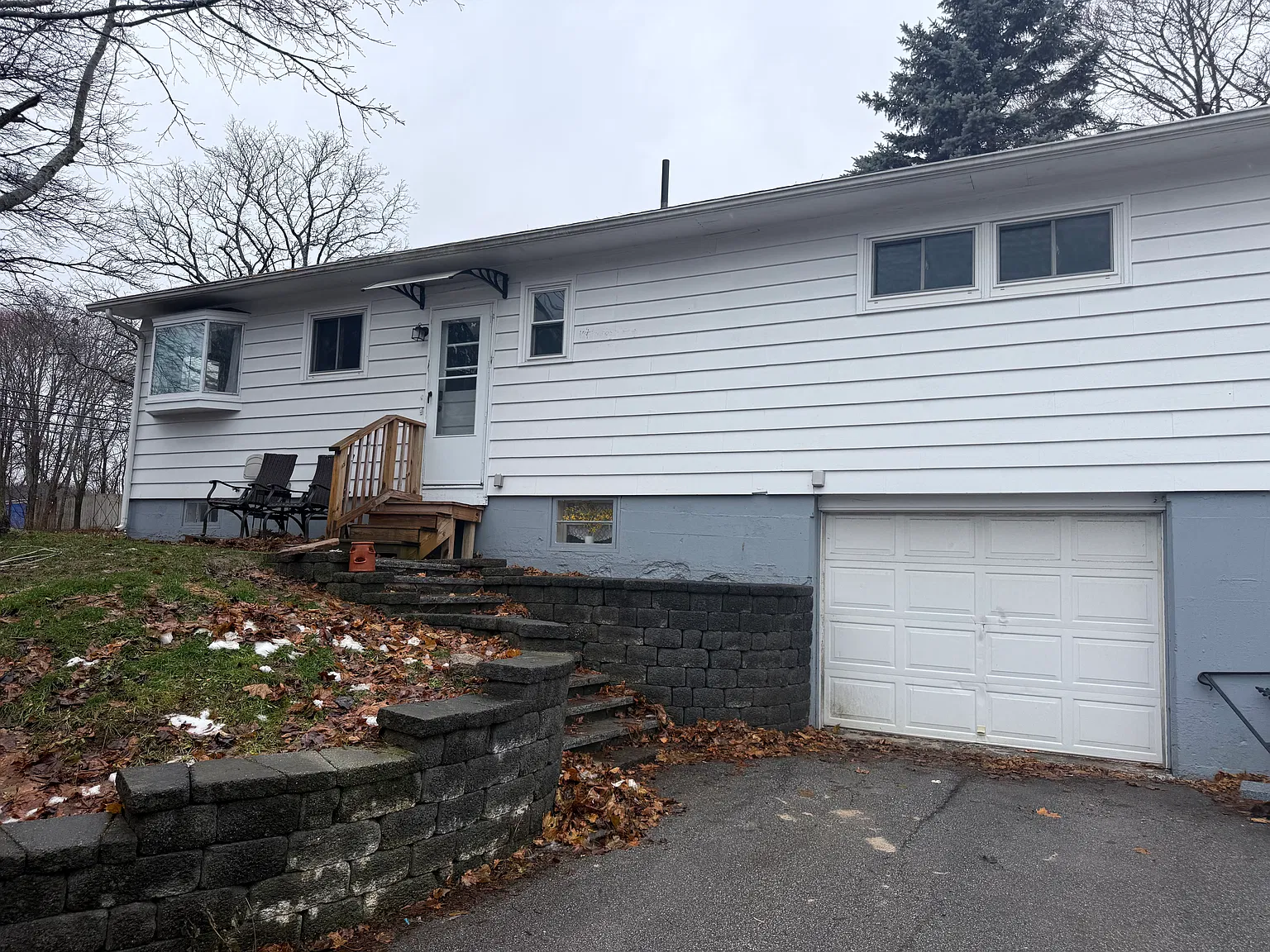 3 bed, 1.5 bath, 1200 sqft, $2,000 — Photo 2