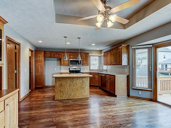 4th image of 19522 Cottonwood Cir