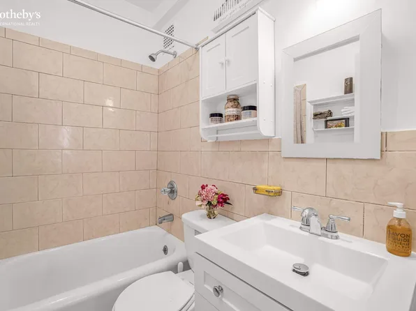 121 West 72nd Street image 4 of 10