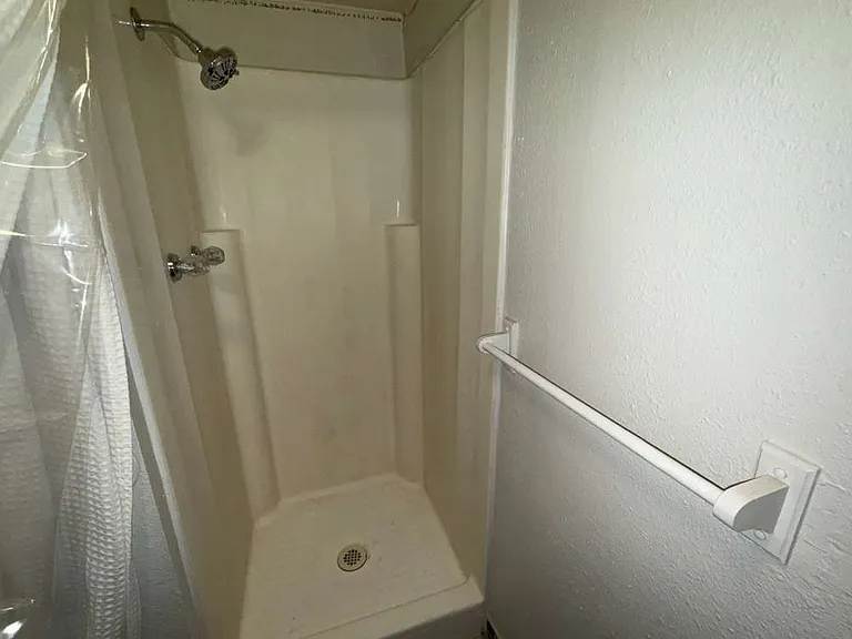440 N 400 E #B — Photo 6