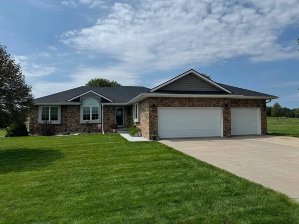 3410 S Smokey Hill Rd, Hastings, NE 68901