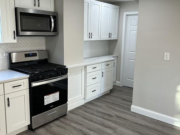 3rd image of 79 Riverdale St Floor 1