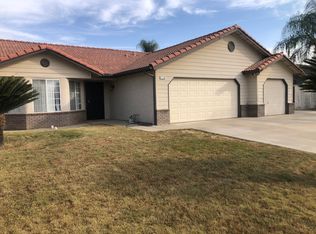 1149 E Davis Dr, Dinuba, CA 93618