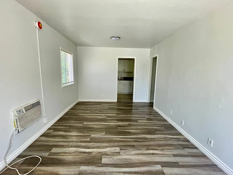 1142 N Madison Ave #2 — Photo 5