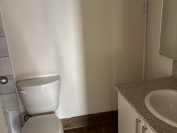 5th image of 825 8th Ave SW #1