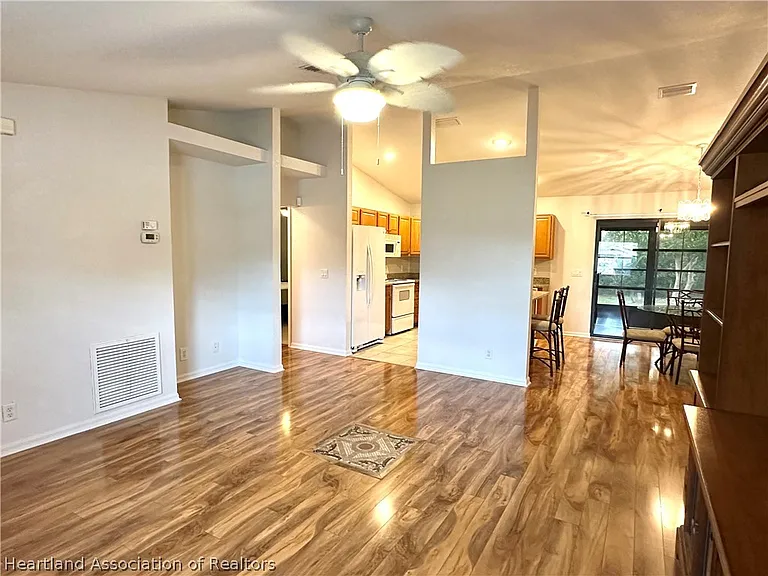 2306 Hidden Creek Cir — Photo 7