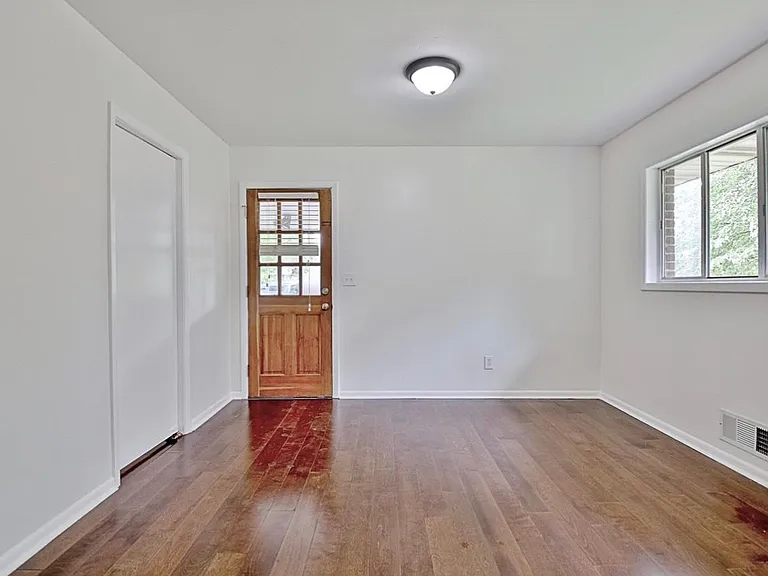 745 Anderson Dr — Photo 15