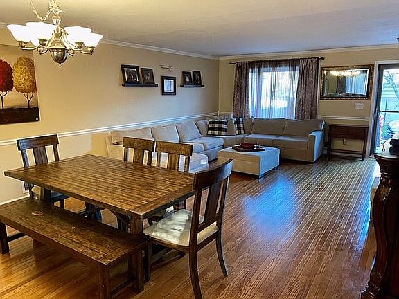 3rd image of 82 Arrowood Ct