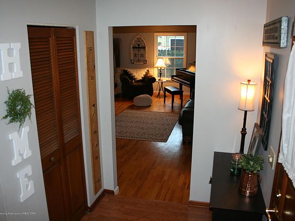 3rd image of 2208 Riverwood Dr