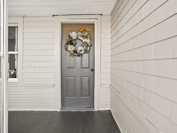 4th image of 201 S Douglas St