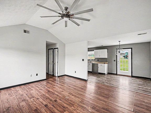 3rd image of 263 Creekwood Dr