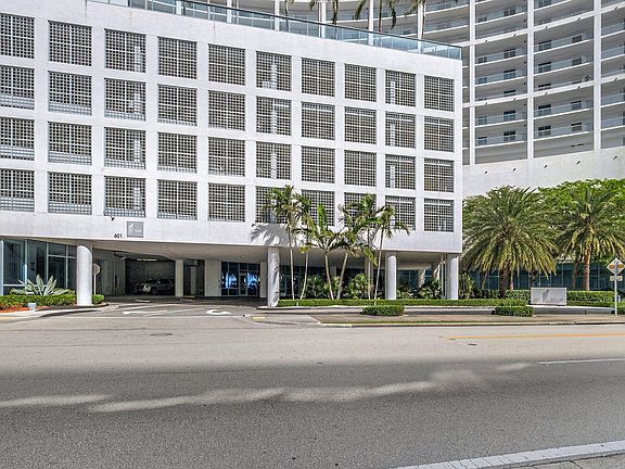 3rd image of 601 NE 36TH Street #1008