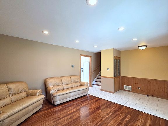 3rd image of 21W105 Flamingo Ln