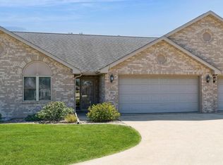919 10th St, De Witt, IA 52742