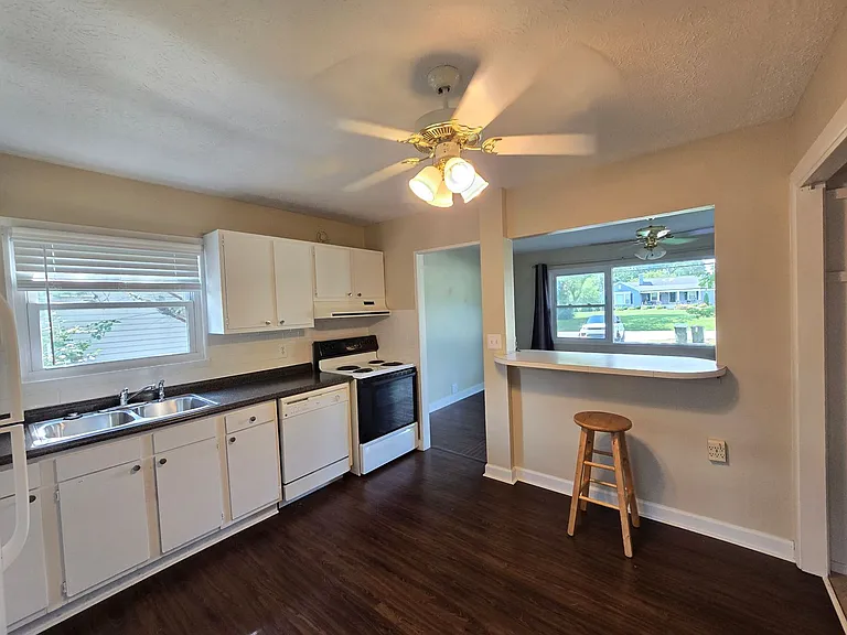 9809 Old Six Mile Ln — Photo 13