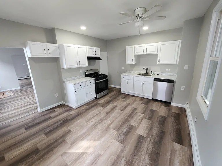 98 W Walnut St #1 — Photo 6