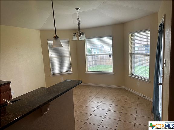 5th image of 806 Siena Ct