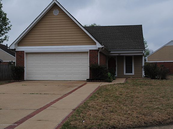 2nd image of 1207 Payton Dr E