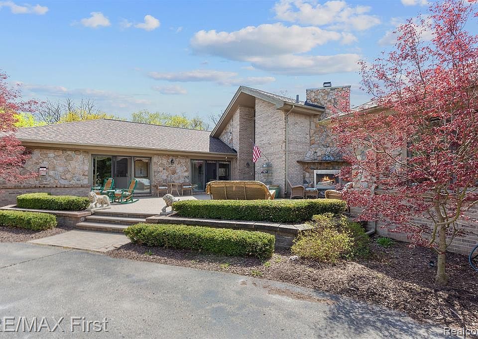 1320 W Gunn Rd, Rochester, MI 48306 MLS 20230034837 Zillow