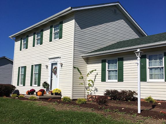 Front of home, side garage